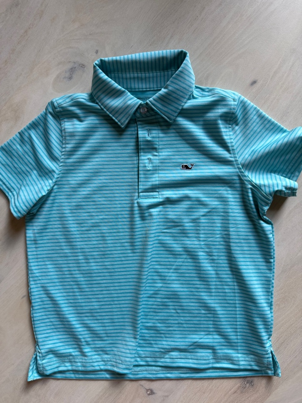 EUC VINEYARD VINES SANKATY PERFORMANCE POLO boys SZ 7
- Aqua Striped Polo